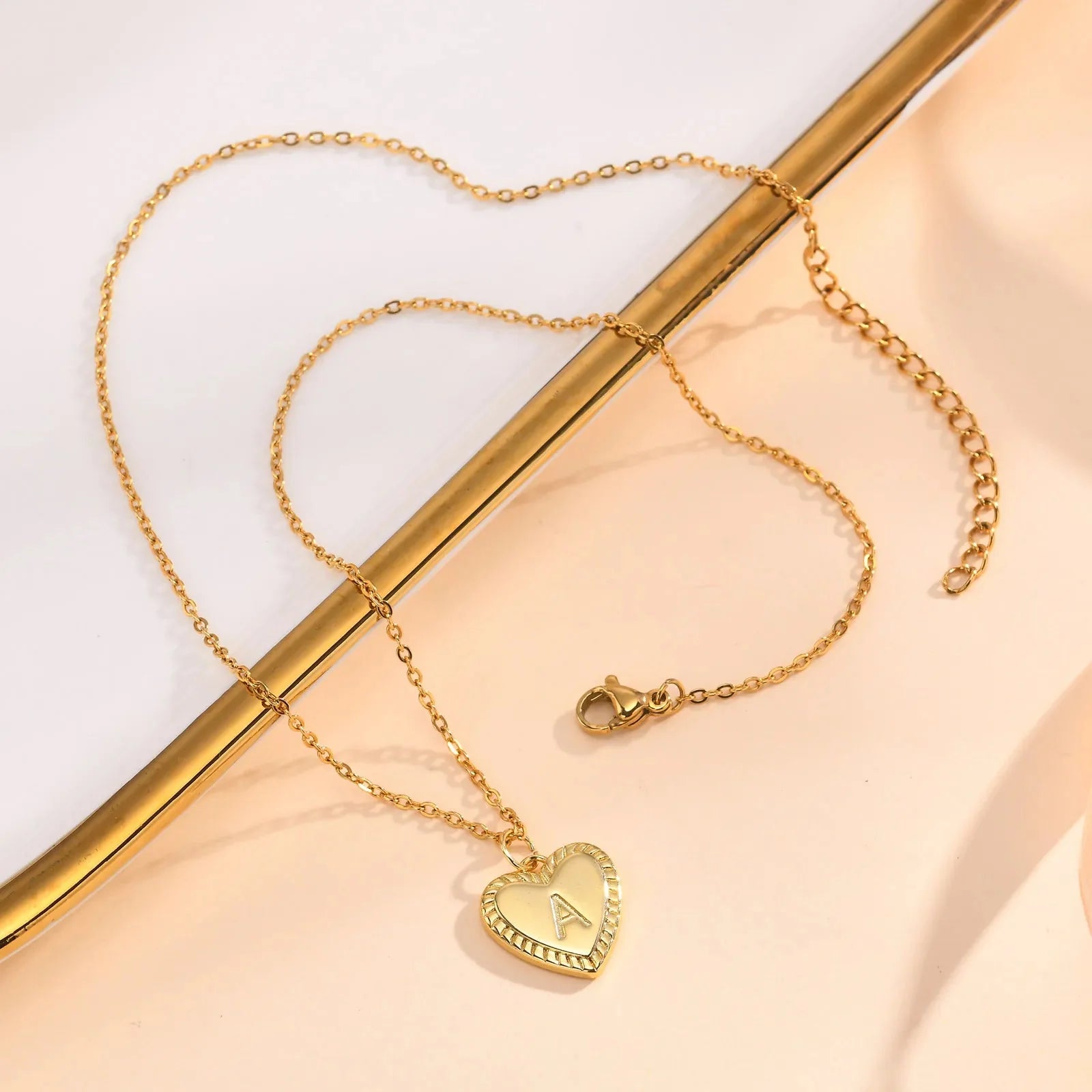 14k Dainty Heart Pendant Letter Initial Necklace - Veinci