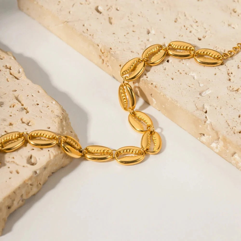 18k Dainty Cowrie Shell Bracelet - Veinci