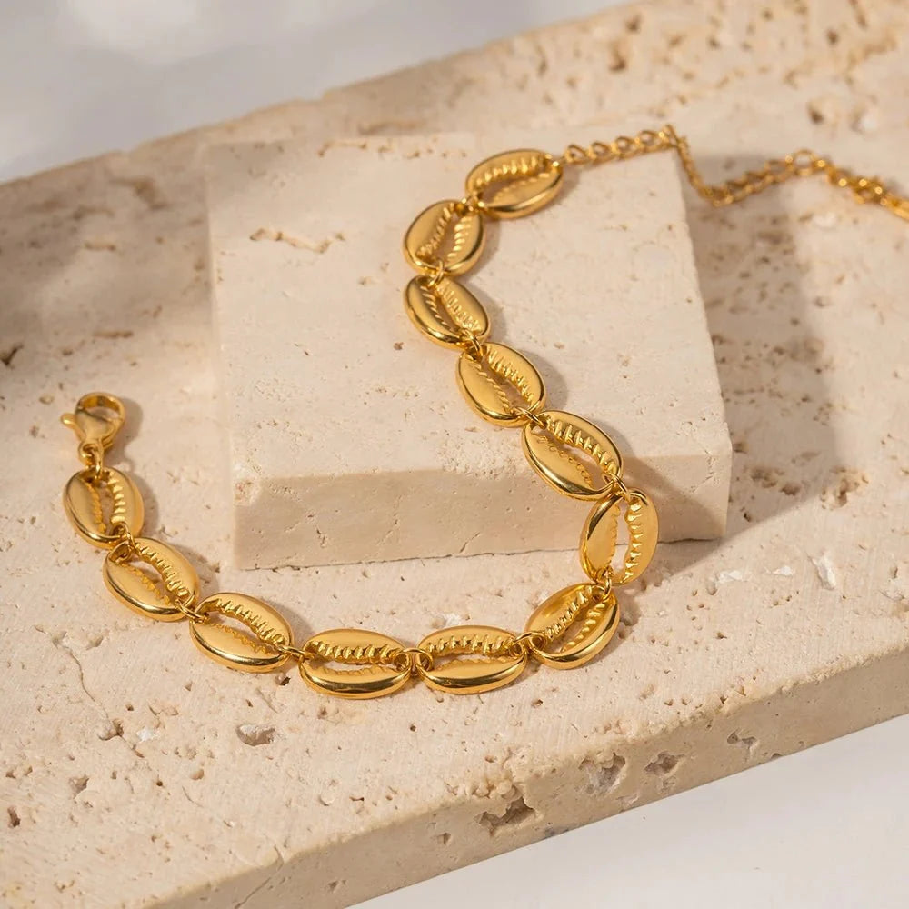 18k Dainty Cowrie Shell Bracelet - Veinci