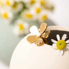 18k Dainty Daisy Floral Ring - Veinci