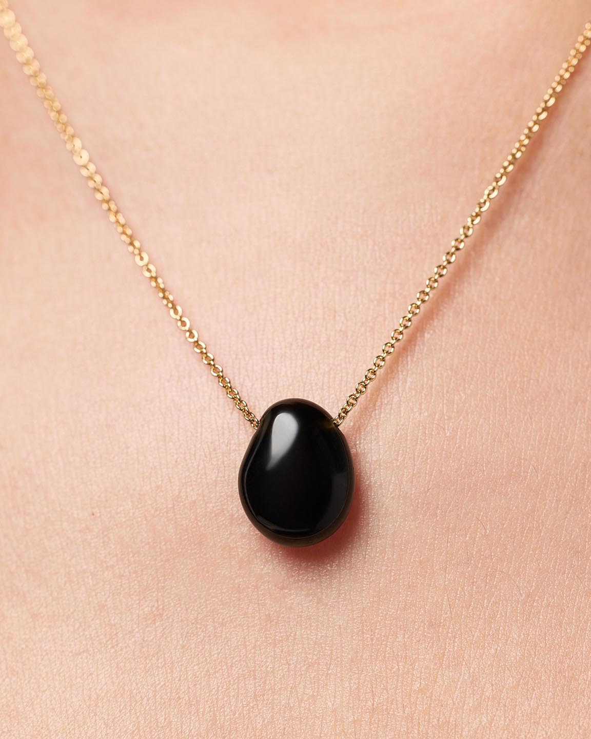 Gold Pendant Necklace - Pebble