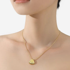 Camille Vintage-Inspired Shell Shell Necklace