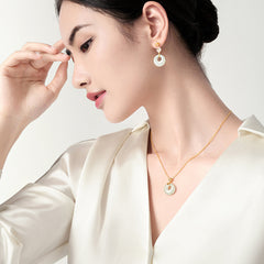 Daphne Modern Pendant Necklace