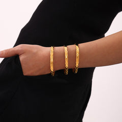 18K Gold-Plated Textured Clasp Bracelet