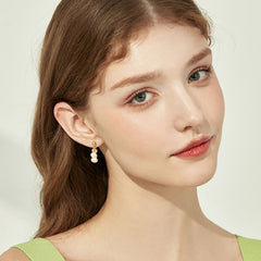 Daphne Pearl Stud Earrings