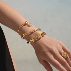 18K Gold-Plated Heart-Petal Clover Clasp Bracelet
