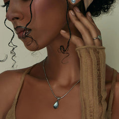 Marielle Vintage-Inspired Teardrop Choker Necklace