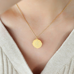 Ornate Round Motif Pendant Necklace