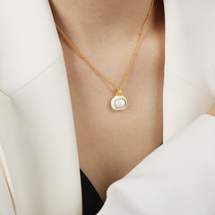 Shell and Malachite Pendant Necklace