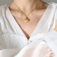Scallop Shell Pendant Necklace