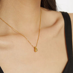 Daphne Vintage-Inspired Teardrop Pendant Necklace