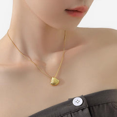 Camille Vintage-Inspired Shell Shell Necklace