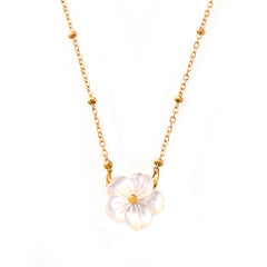 White Shell Flower Pendant Necklace