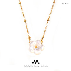 White Shell Flower Pendant Necklace