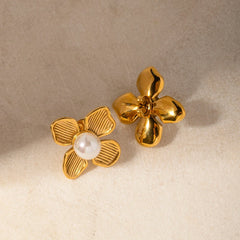 18K Four Petal Textured Pearl Flower