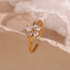 18K Feminine Five Petal Diamond Ring