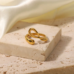 18K Curved Elegance Ring