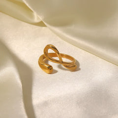 18K Curved Elegance Ring