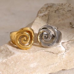 18K Spiral Statement Ring