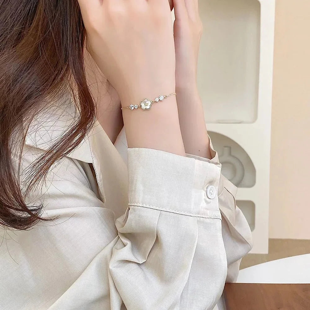 Adjustable Textured Floral Shell Diamond Bracelet - Veinci