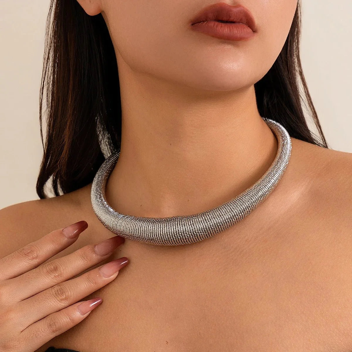 Classy Chunky Textured Choker Necklace - Veinci