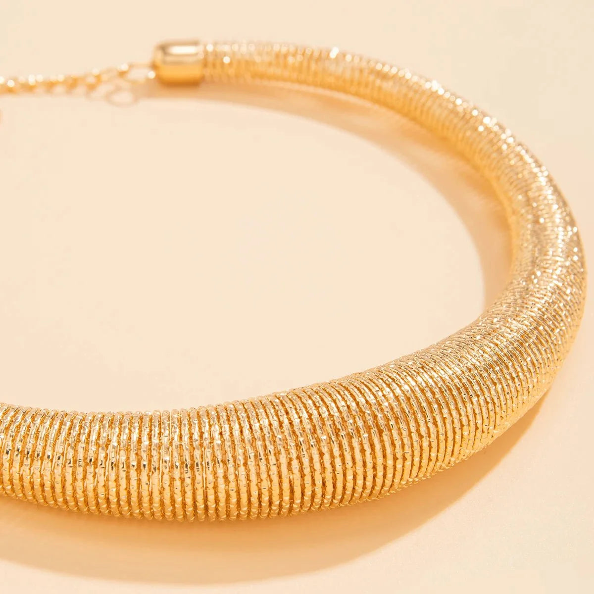 Classy Chunky Textured Choker Necklace - Veinci