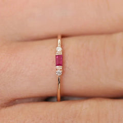 Dainty & Baguette Diamond Ring - Veinci