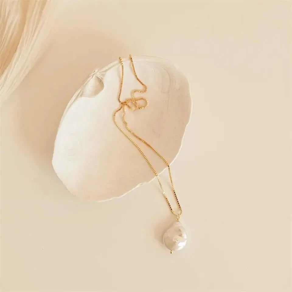 Dainty Flat Pearl Necklace - Veinci