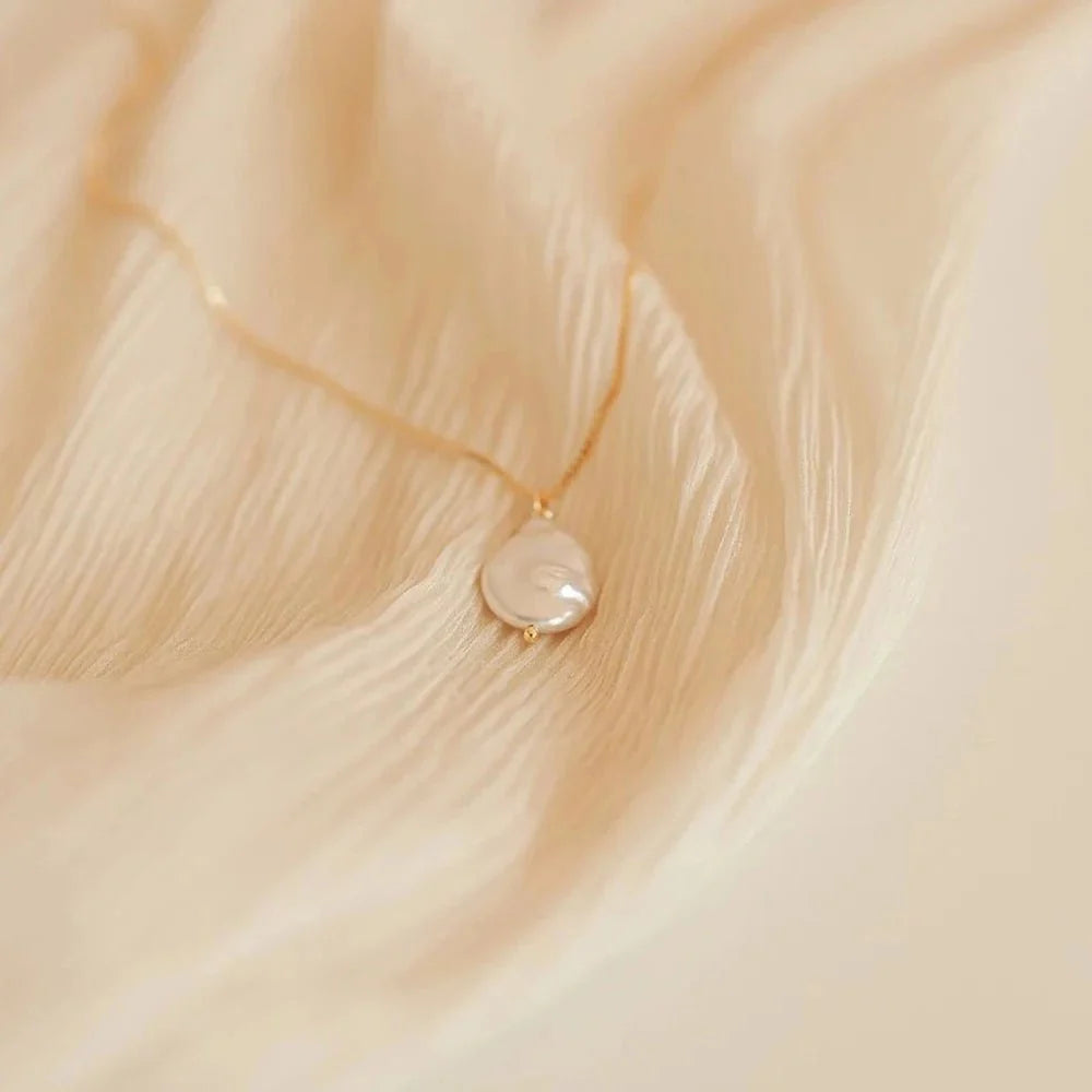 Dainty Flat Pearl Necklace - Veinci