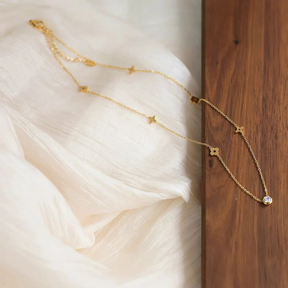 Dainty Floral Diamond Centerpiece Necklace - Veinci