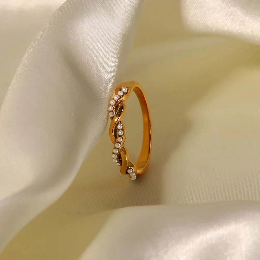 Dainty Pearl Intertwined Ring - Veinci