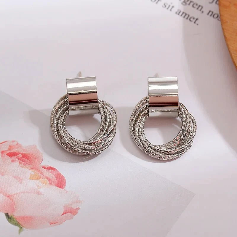 Dainty Strung Circle Chain Earrings - Veinci