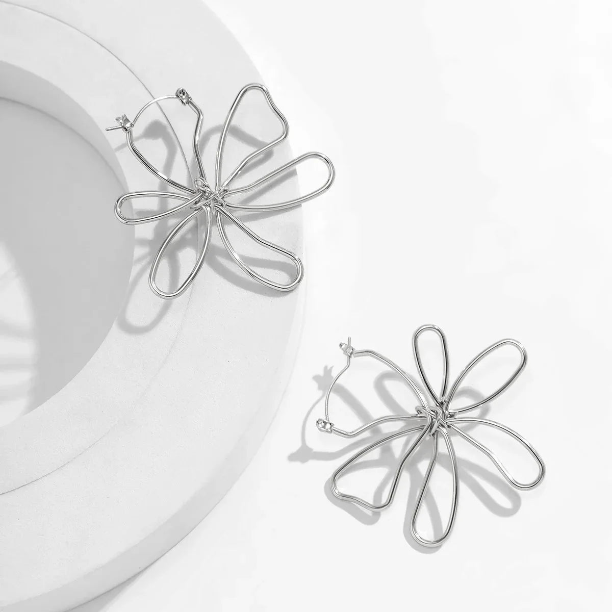 Floral Knot Outline Earrings - Veinci