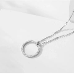 Minimal Textured Circle Necklace - Veinci