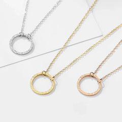 Minimal Textured Circle Necklace - Veinci
