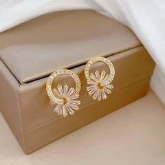 Shimmering Floral Diamond Necklace and Earrings - Veinci