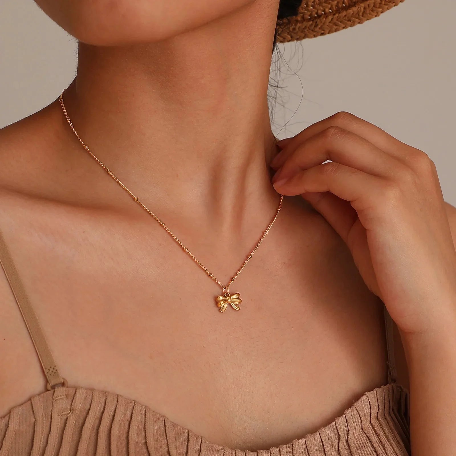 14k Dainty Feminine Bow Necklace - Veinci