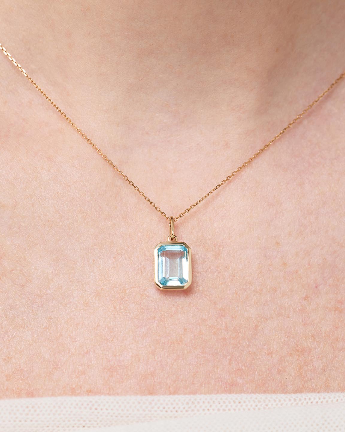 Solid Yellow Gold - Blue Topaz Spritz Necklace