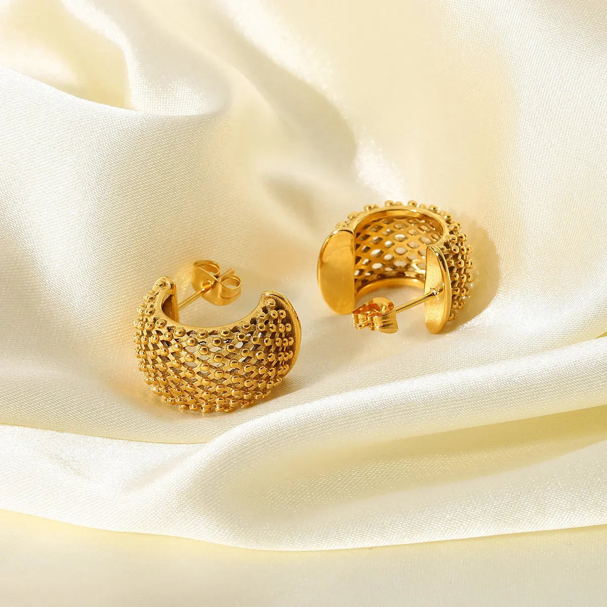 18K Mesh C Hoop Earrings