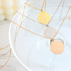 Ornate Round Motif Pendant Necklace