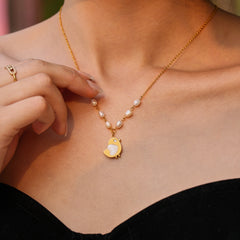 Freshwater Pearl Shell Chick Necklace