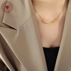Minimal Curved Bar Pendant Necklace