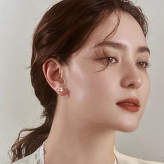 Daphne Vintage-Inspired Pearl Stud Earrings No. 008187