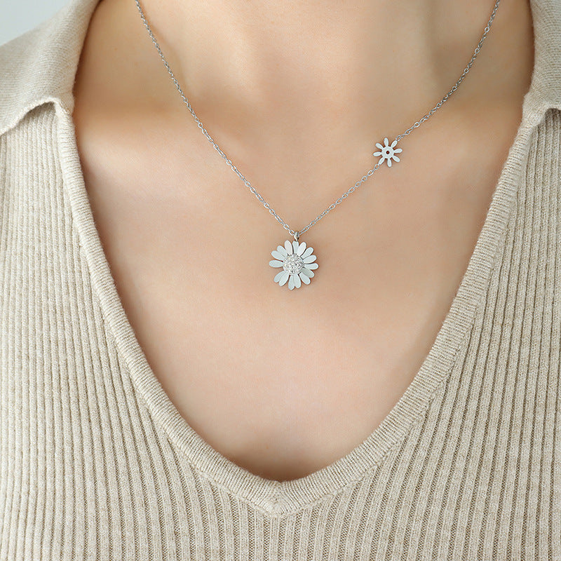 Daisy Cubic Zirconia Pendant Necklace