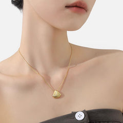 Camille Vintage-Inspired Shell Shell Necklace