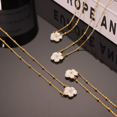 White Shell Flower Pendant Necklace