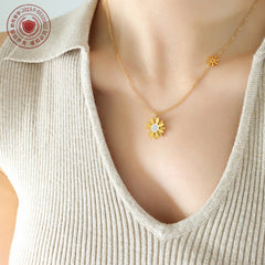 Daisy Cubic Zirconia Pendant Necklace