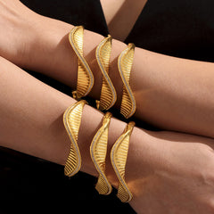 Ribbed Fan Detail Cuff Bracelet