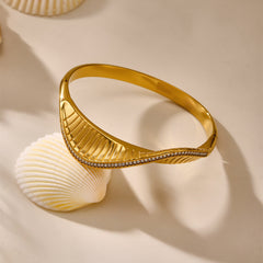 Ribbed Fan Detail Cuff Bracelet