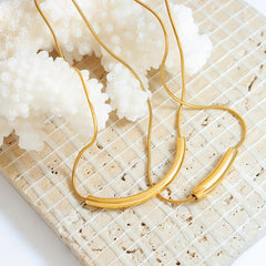 Minimal Curved Bar Pendant Necklace